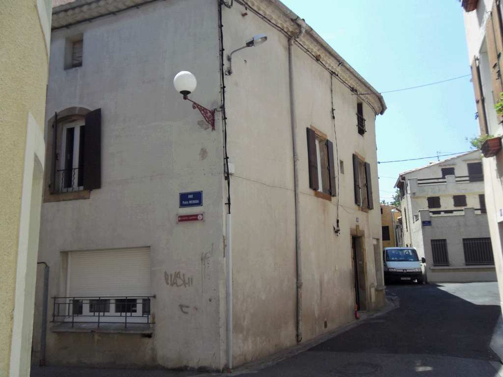 Lezignan:  Maison de ville R+2,  3 chambres  de 100m2 habita 